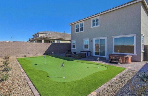 Henderson House | 5Bdrm Prime Location Oasis