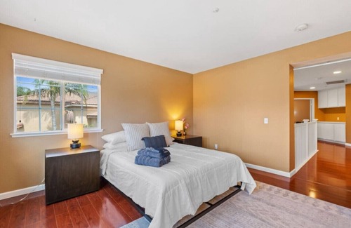 Riverside House | 5BR/3BA | Queen Beds | Family Home in Riverside