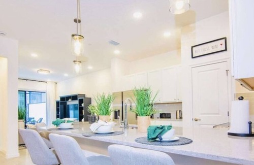Mariner's VIllage House | “5BR/5BA Townhome w/Screened Pool & Aquarius Club – Near SeaWorld”