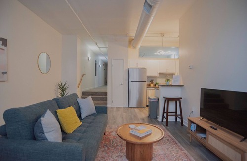 Mile Square Apartment | 5BR CozySuites The Block-SkybridgeAccess