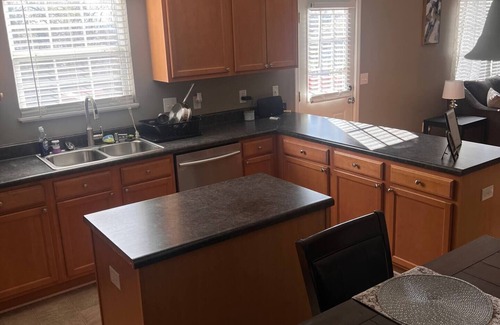 Lexington House | 5BR Home Secure, Stylish!nn