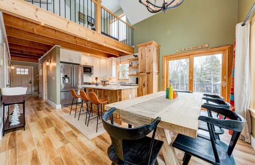 Stratton House | 5BR Retreat w/Hot Tub - Sleeps 12 in Stratton