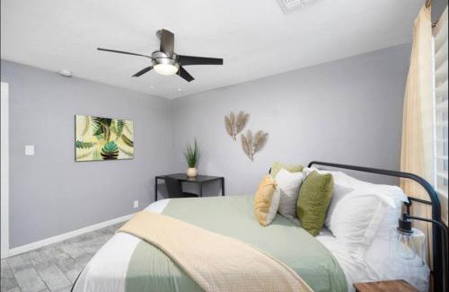 North Mountain House | 5br With Pool & Backyard Paradisesleeps 10 Guests