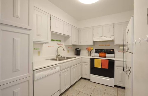 Los Alamos Condo | 5min to LANL. 2BR/2BH condo downtown Los Alamos