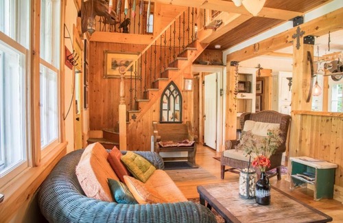 Mont-Tremblant Ski Chalet | 5min to Resort, Private Beach, NEW 1000MB internet, 3 Queen Beds,