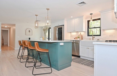 East Dennis House | 5mins2Beach, HotTub, GameRoom, PetsOk