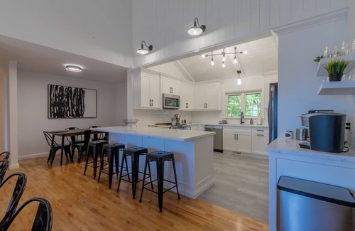 Muskoka Lakes House | 6 Bed 4 Full Bath Muskoka Waterfront Cottage! Sleeps 14