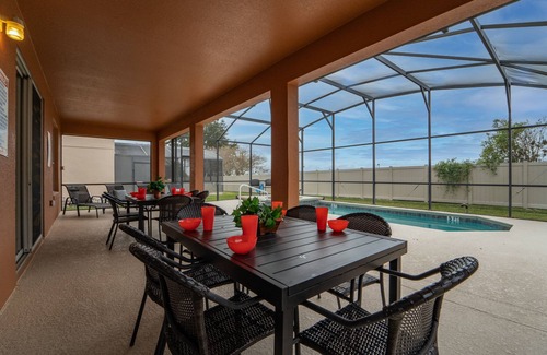 Solana House | 6 Bed, 5 Bath Villa with South Facing Pool, located close to Disney & Universal