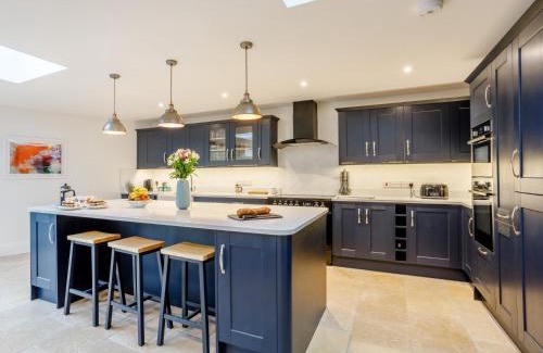 Milborne Saint Andrew House | 6 Bed in Blandford Forum 80549