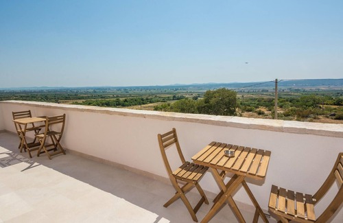 Tinj House | 6 bedroom accommodation in Tinj