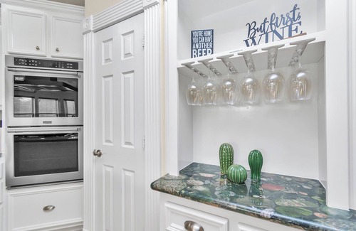 Humble House | 6-Bedroom Lakeside Escape: 25 Min to Downtown LS