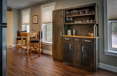 Harbor Springs Apartment | 6 Bells: Harbor Springs Lodging for the Discerning Traveler