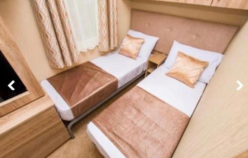 Exmouth Apartment | 6 Berth 3 Bedroom Large Lodge, Decking, Private Parking, 2 Bathrooms inc Bath