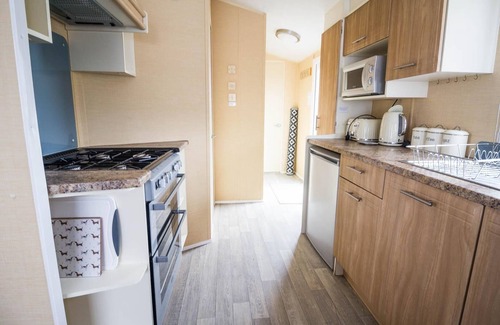 Lowestoft House | 6 berth caravan with decking and WiFi at North Denes in Suffolk ref 40113ND