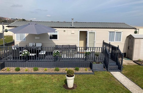 Lowestoft House | 6 berth caravan with decking and WiFi at North Denes in Suffolk ref 40113ND