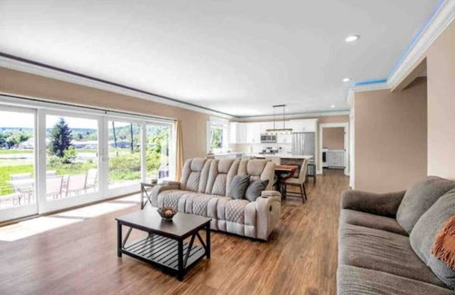 Ellicottville House | 6 BR+ 10min walk to town, new build with game room+