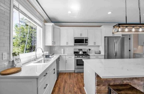 Ellicottville House | 6 BR+ 10min walk to town, new build with game room+