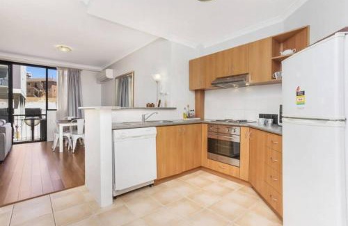 East Perth Apartment | 6 Executive Eastside Parking & Pool