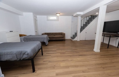 New Haven House | 6 mins Drive to Yale Uni/ 4BR2BTH/ Pool Table
