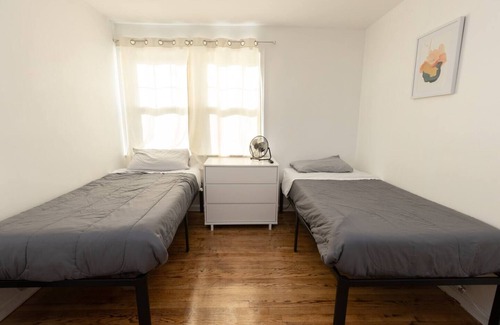 New Haven House | 6 mins Drive to Yale Uni/ 4BR2BTH/ Pool Table