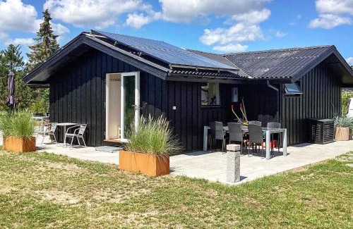 Hou House | 6 person holiday home in Hals
