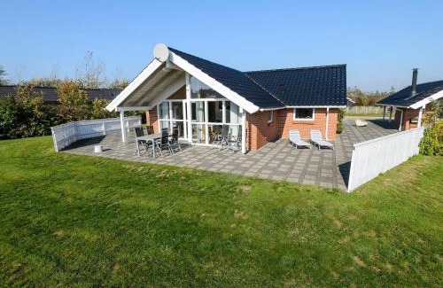 Skaven Strand House | 6 person holiday home in Tarm