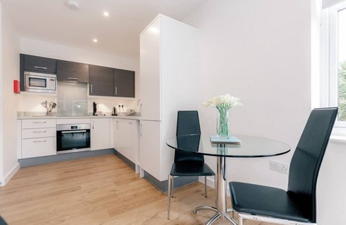 Leatherhead Apartment | 6 Swan House -1 bedroom apartment