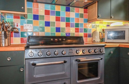 Praa Sands House | 6 THE LINKS, pet friendly, country holiday cottage in Praa Sands