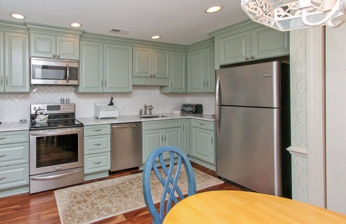 Beach Lagoon Condo | 6 Turtle Ln- Lagoon View & Fully Renovated! Steps to the Ocean & Beach Club