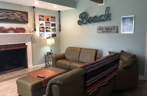 Northeast Virginia Beach Cottage | 60 Seconds 2 Beach - Duplex 1 of 2