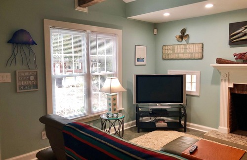 Northeast Virginia Beach Cottage | 60 Seconds 2 Beach - Duplex 1 of 2