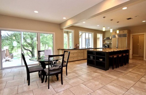Martindale House | $600 OFF/NT! 4BR Riverfront – MDW in San Marcos!