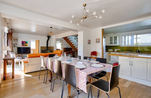 Saint-Briac-sur-Mer Ski Chalet | 600m from the beach, garden, house for 10
