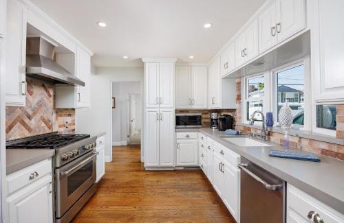 Balboa Island House | 608 S Bayfront