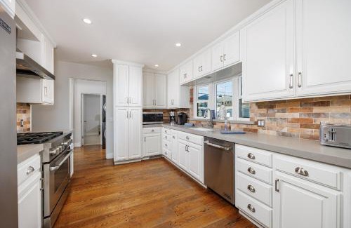 Balboa Island House | 608 S Bayfront