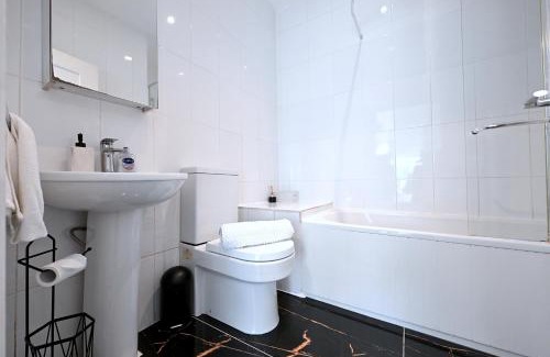 New Cross Apartment | 60C Lewisham Way SE14 6NY London Umodzi House
