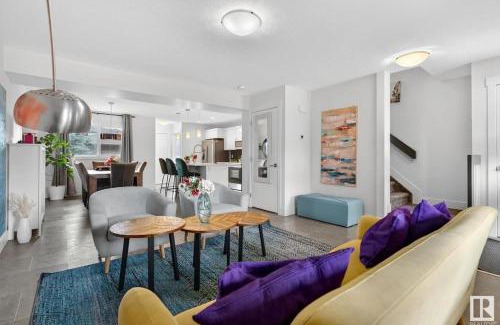 Southwest Edmonton House | 6503 King Wynd SW