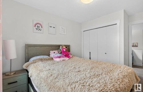 Southwest Edmonton House | 6503 King Wynd SW