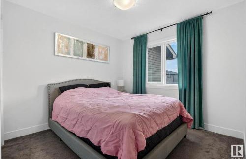 Southwest Edmonton House | 6503 King Wynd SW