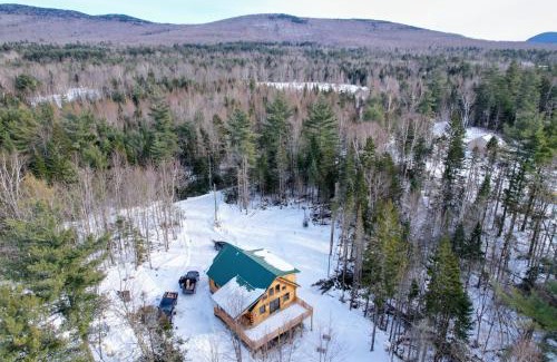Carroll House | 65PT New Log Cabin in Private Setting. Hot tub. Gym/Pool Access!