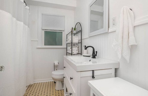 Roselawn Finance House | 6727 Britton · 2 Bedroom House. King Bed Master Suite. Charm!