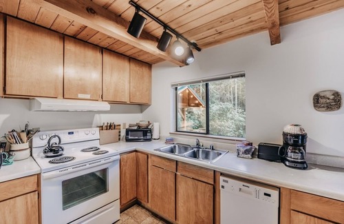 Maple Falls Cabin | 67MF- Hot Tub - Pets Ok - BBQ - Sleeps 5 by RedAwning