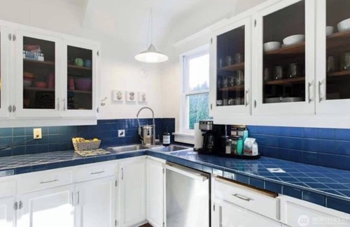 West Queen Anne House | 6B3B Luxury Home! Sleeps 20! Beautiful Views!