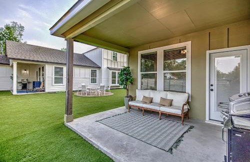 Cottonwood Shores House | 6BD Retreat for 14 with Fire Pit Patio & Lake Access