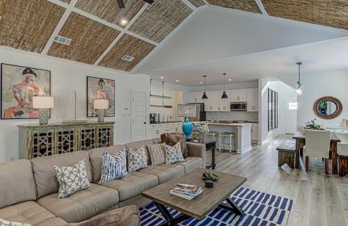 Cottonwood Shores House | 6BD Retreat for 14 with Fire Pit Patio & Lake Access