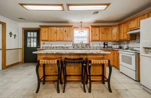 Kingston House | 6bdrm Walk to Beach or Marina! Swim, Fish, Launch!