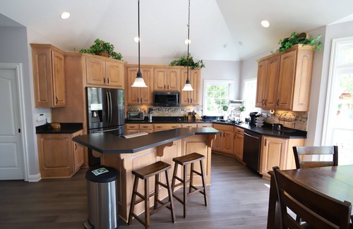 Crestwood House | 6br/5ba Home In Crestwood Sleeps 12-14