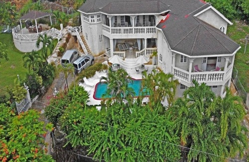 Fryers Well Villa | 6BR Charming Beachfront Villa w/Pool and Staff