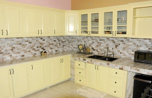 Runaway Bay Villa | 6BR Cozy Coastal Getaway with Pool/Beach Access/Meals/Event/Tours/Transportation