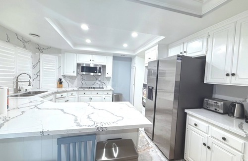 Fullerton House | 6BR Home Near Disney and Convention Center